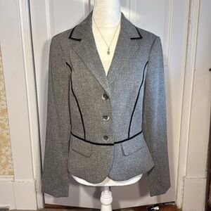 NWT Axcess by Liz Claiborne Beautiful Gray and Black Blazer Fully Lined Size 10